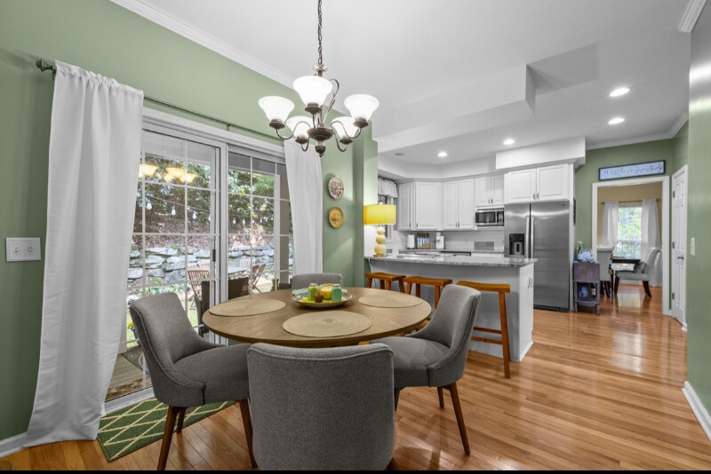 Building Photo - 42 Surrey Run