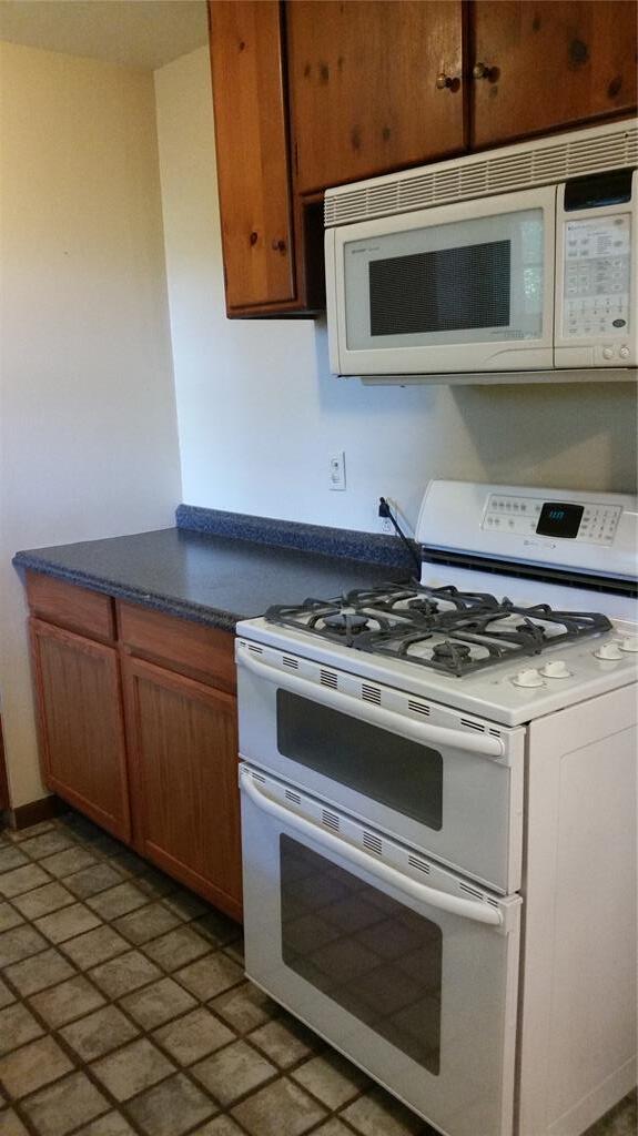 Building Photo - 511 Fleetwood Dr