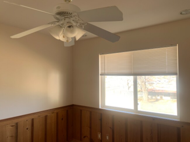 Building Photo - 1042 Squirrel Ln