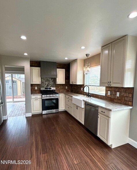 Building Photo - 2205 Stowe Dr