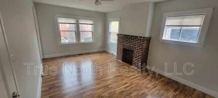 Building Photo - 1683 1/2 Oak Street