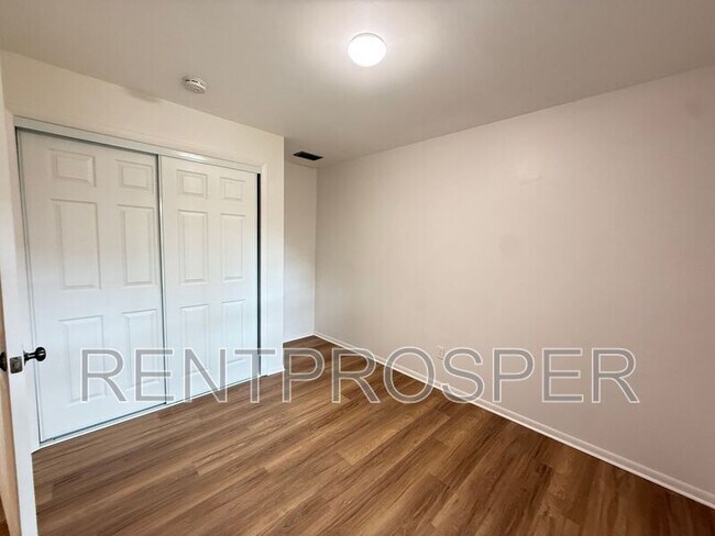 Building Photo - 225 Ranier Cove