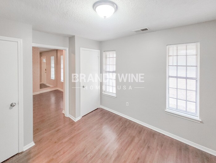 Building Photo - 6309 Golden Park Dr