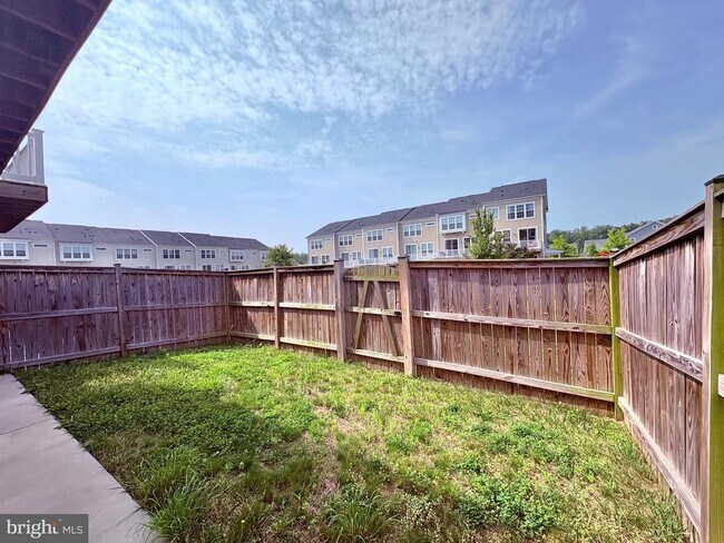 Building Photo - 438 Boxelder Dr