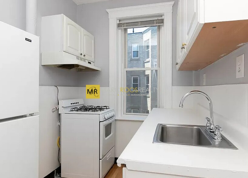 Primary Photo - 131 Park Dr