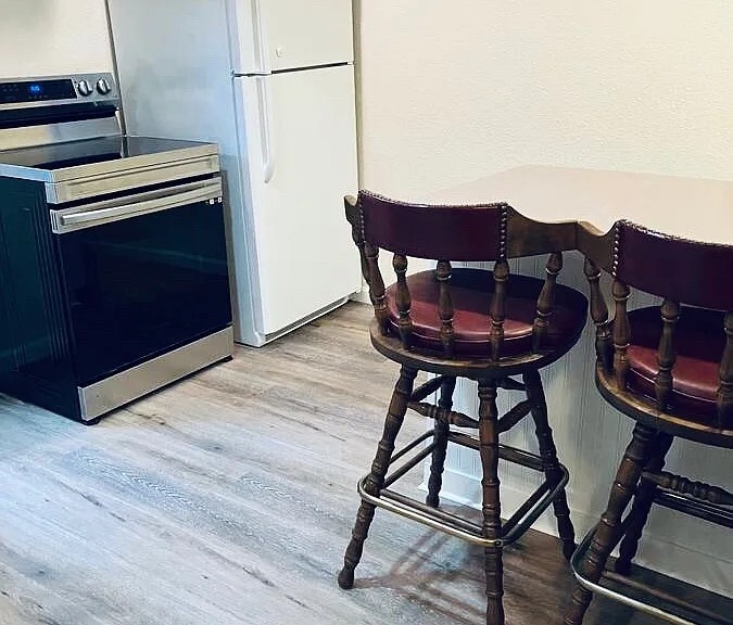 Kitchen Stove & Refrigerator - 8177 S Franklin Ct