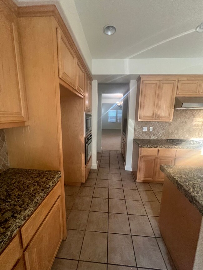 Building Photo - 145 Abelia Ln