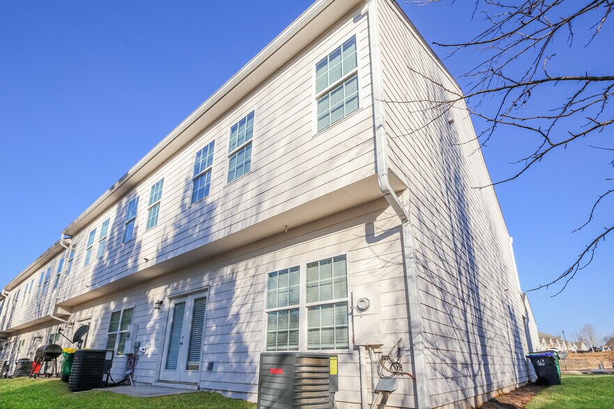 Building Photo - 76 Madaline Ln