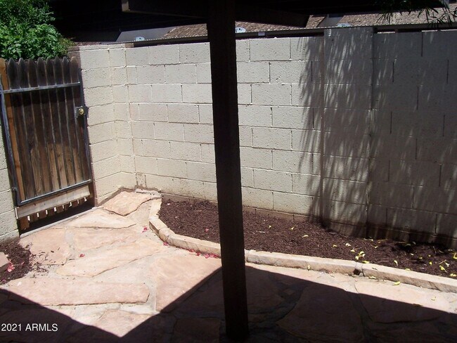 Building Photo - 2 bed Townhouse near Downtown Gilbert