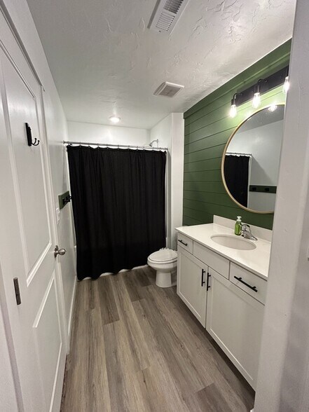 Building Photo - 3908 Orinda Dr