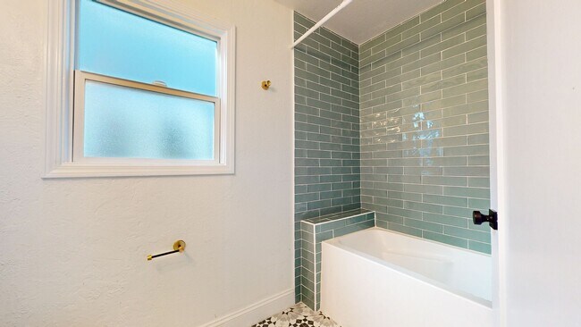 Building Photo - Mid-Century Home Available in the Richmond...