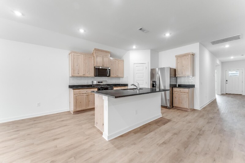 Building Photo - 114 S Maroon Ave