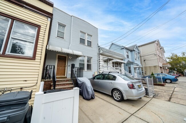 Building Photo - 67A Columbia Ave