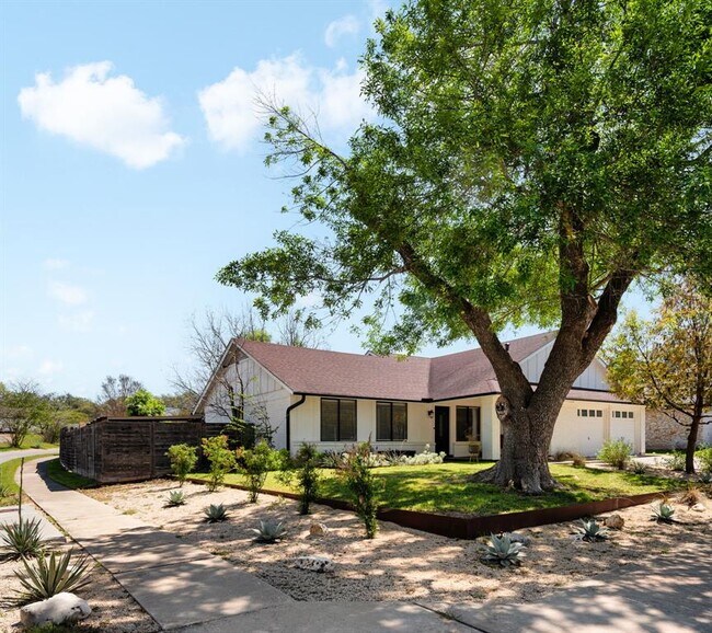 Building Photo - 6601 Blarwood Dr