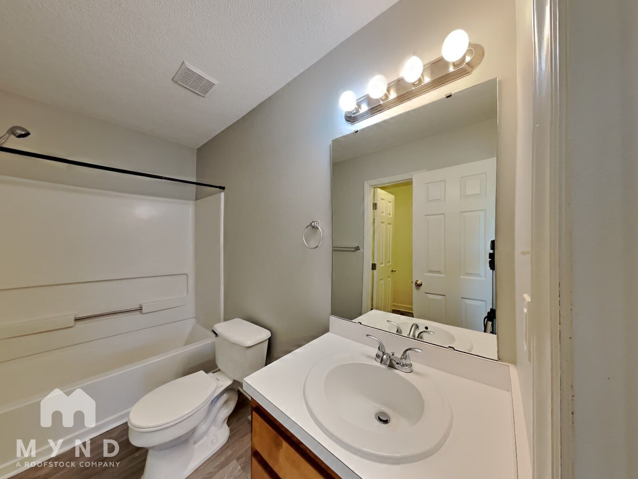 Building Photo - 204 Skylar Ln