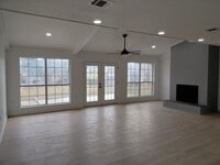 Building Photo - 3/2/2 Newly remodeled home with new appliance, flooring and much more!