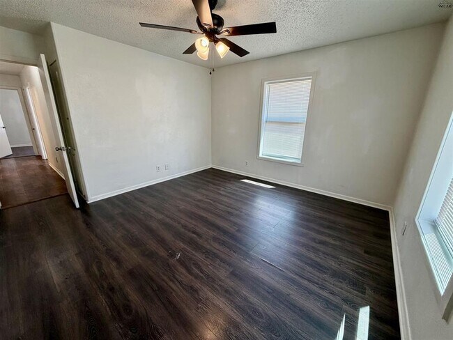 Building Photo - 3017 McGaha Ave