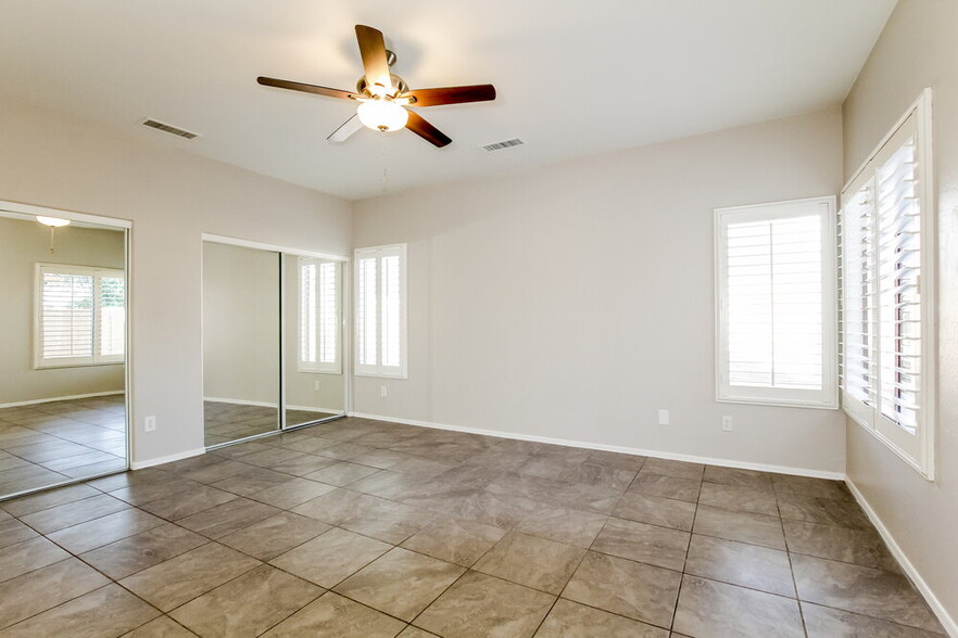 Building Photo - 1913 S 83rd Dr