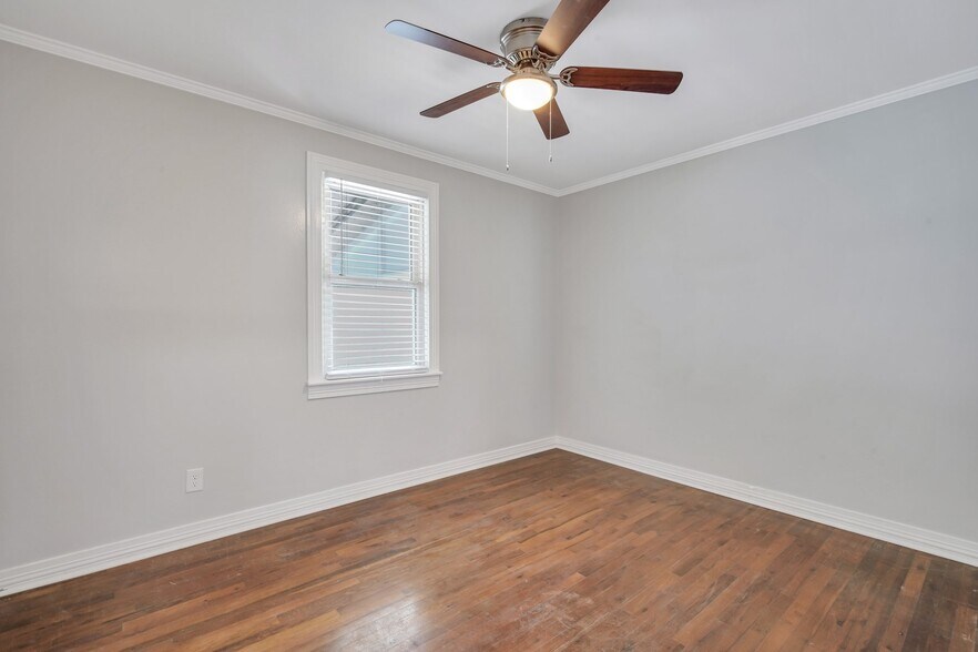Building Photo - 415 E 65th St