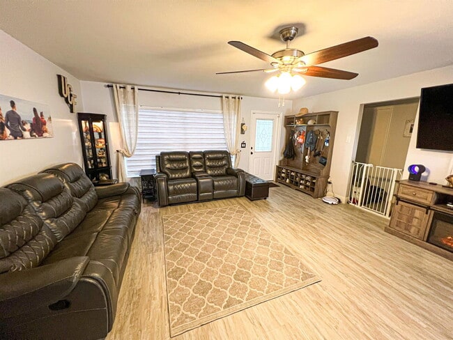 Building Photo - 8912 SW 6th St