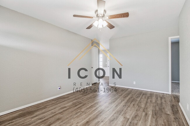 Building Photo - 1038 S Highland Dr