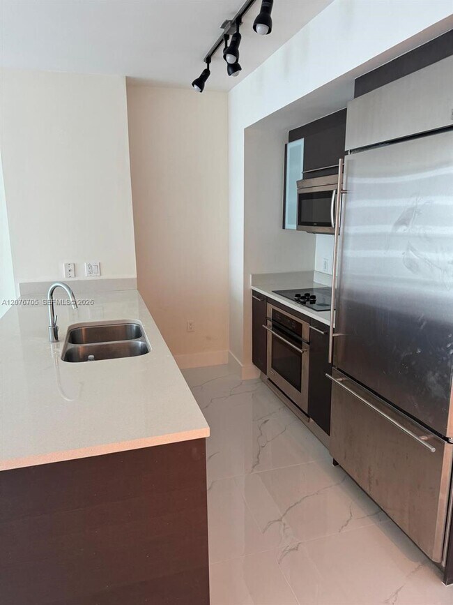 Building Photo - 500 Brickell Ave