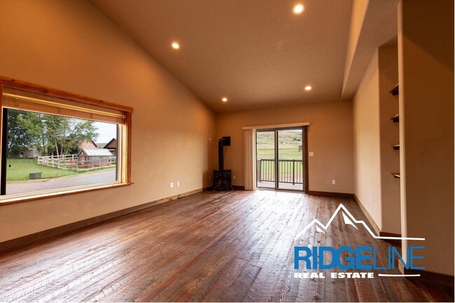 Building Photo - 21 Sandstone Ln