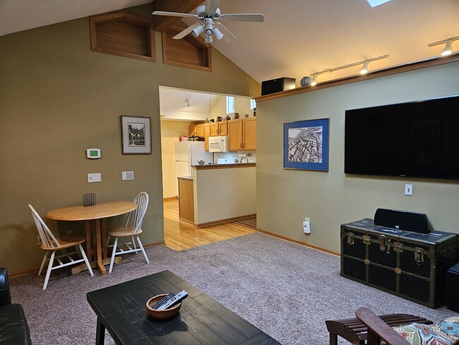 Building Photo - 544 W Wilson St