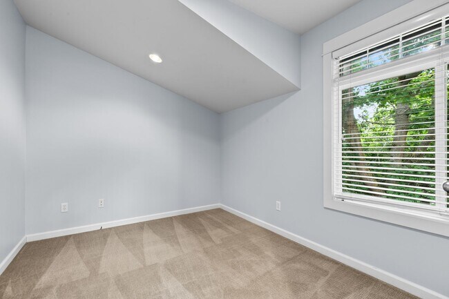 Building Photo - 3Bd/2.5Ba Seattle Home