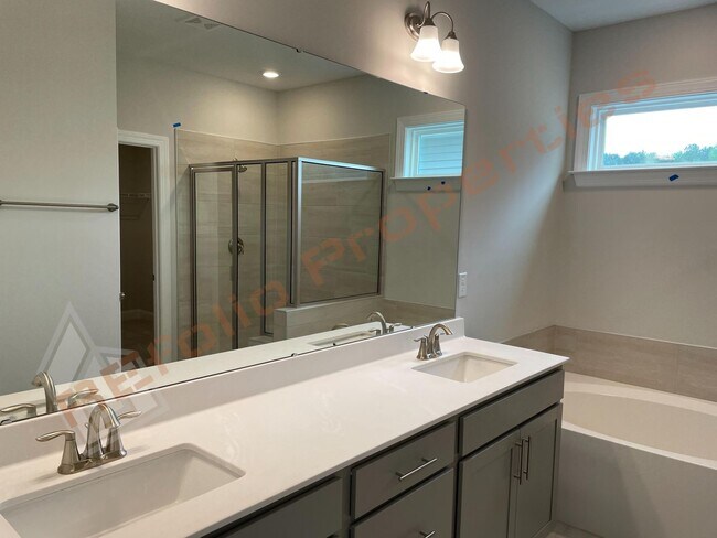 Building Photo - Spacious 4 Bedroom, 3 Bathroom Home w/ 2-C...