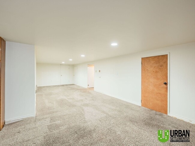 Building Photo - For Rent – Spacious 5 Bedroom Home in Spokane Valley