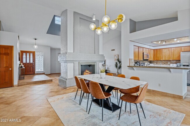 Building Photo - 5735 E Campo Bello Dr