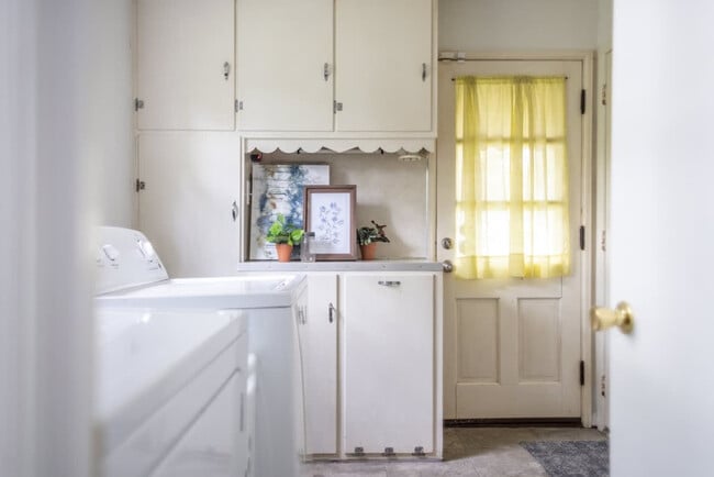 Building Photo - 19229 Pierce Dr