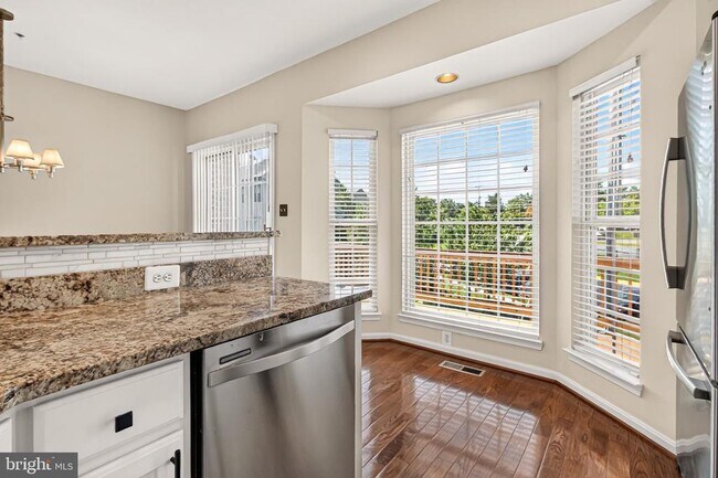 Building Photo - 6126 Madison Crest Ct