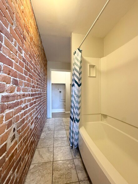 Building Photo - 34 Mattoon St