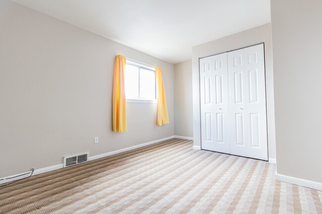 Building Photo - 1028 E Warrington Ave