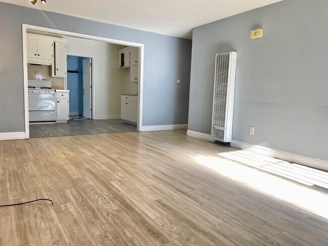 Building Photo - 3535 N San Joaquin St