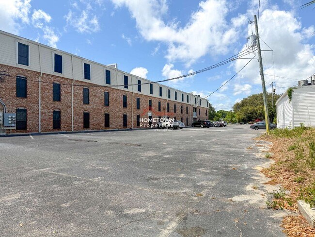 Building Photo - 600 Scenic Hwy