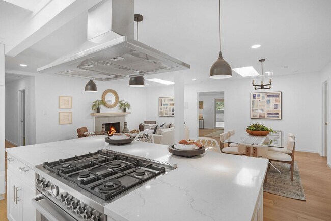 Building Photo - Fully Renovated Orinda Home for Rent, Avai...