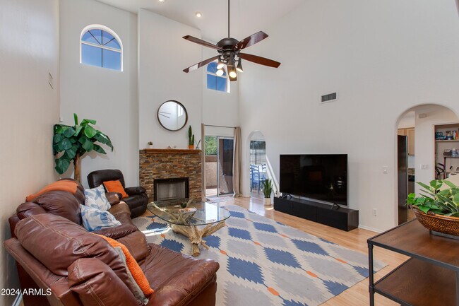 Building Photo - 2647 N Miller Rd