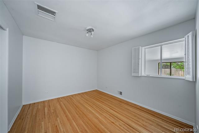 Building Photo - 3124 S Vine Ct