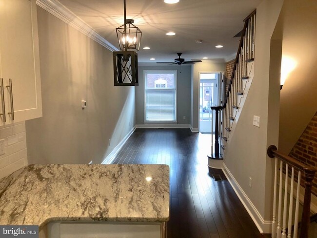 Building Photo - 632 S Decker Ave