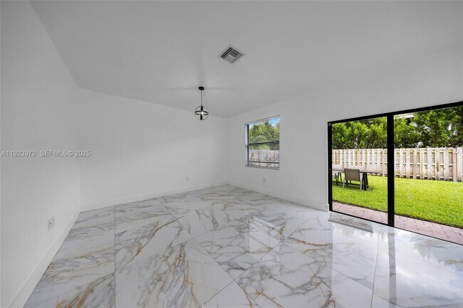 Building Photo - 268 NE 210th Way