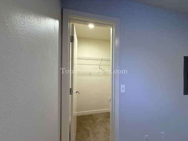 Building Photo - $500 OFF OF RENT! - Contemporary 2 Bedroom, 1.5 Bathroom Apartment, Northeast Portland