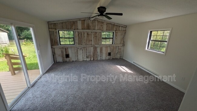 Building Photo - 277 Wood St