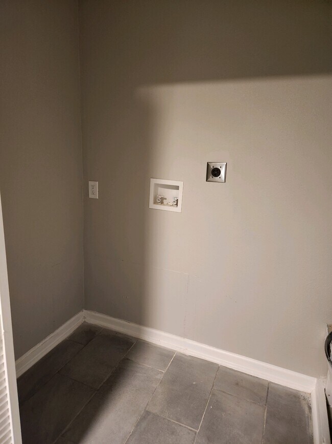 Building Photo - 4608 Princeton Dr