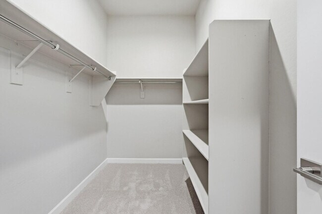 Building Photo - 5028 E Shady Glen Ave