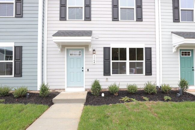 Building Photo - Charming 3 Bed Townhome in Prime Location!