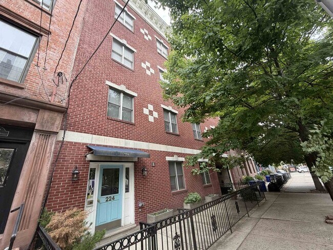 Building Photo - 224 Bloomfield St