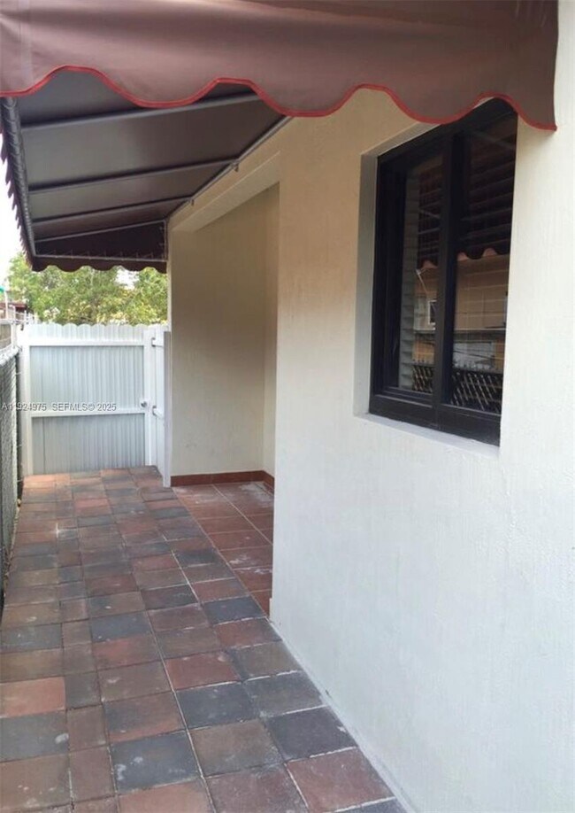 Building Photo - 41 W 14th St